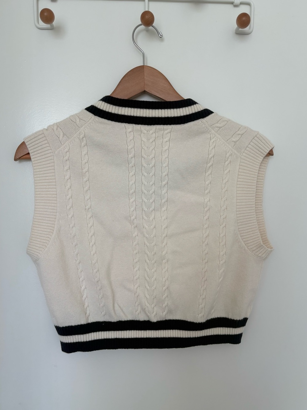 Sunday Best Winston Wool Cream Cable Knit Vest with Black Trim Size Small - Picture 4 of 6